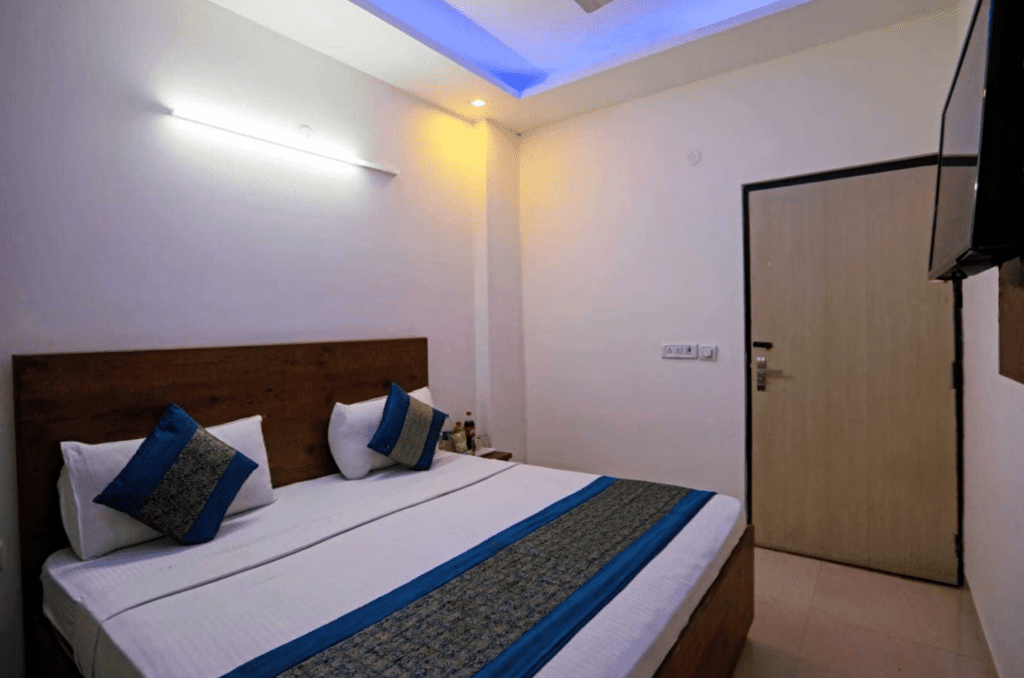 couple-friendly accommodation delhi
