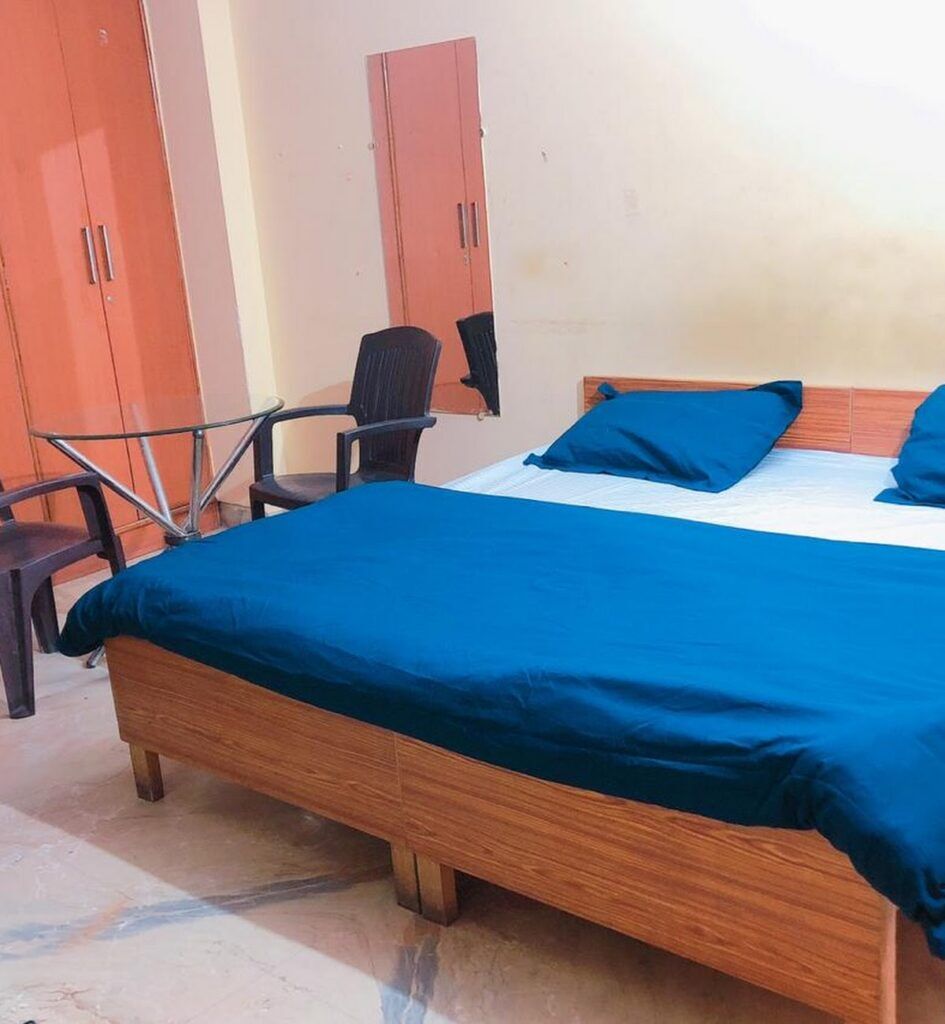 couple-friendly accommodation delhi